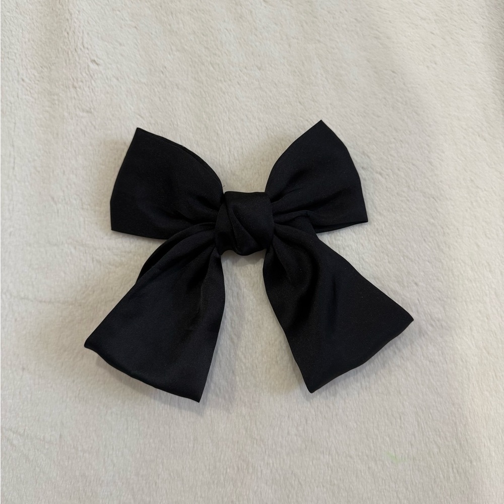 Black Hair Bow